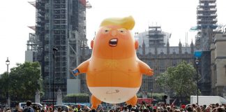 Con un "Trump inflable" protestan los ingleses en el Reino Unido