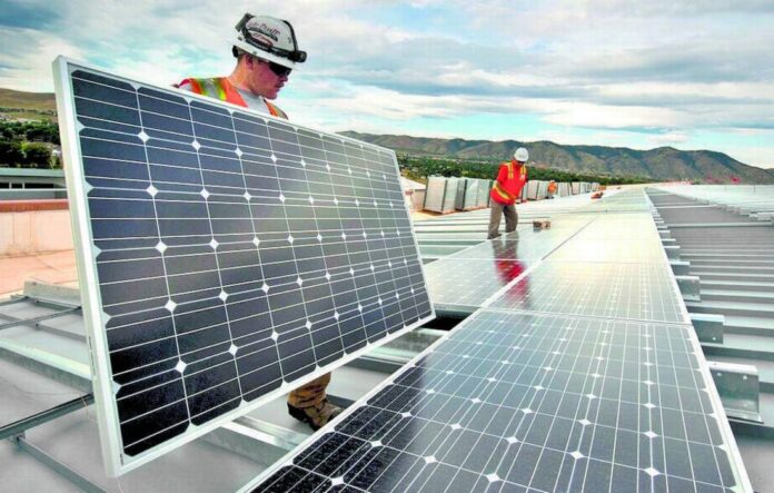 Comisión Reguladora de Energía va contra empresas de paneles solares